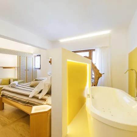 Luiselle Charming Center 4*