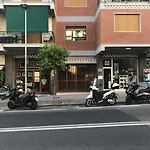 Πανσιόν Luiselle Charming Center 4*